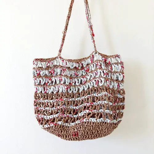 plastic crochet beach bag using plarn