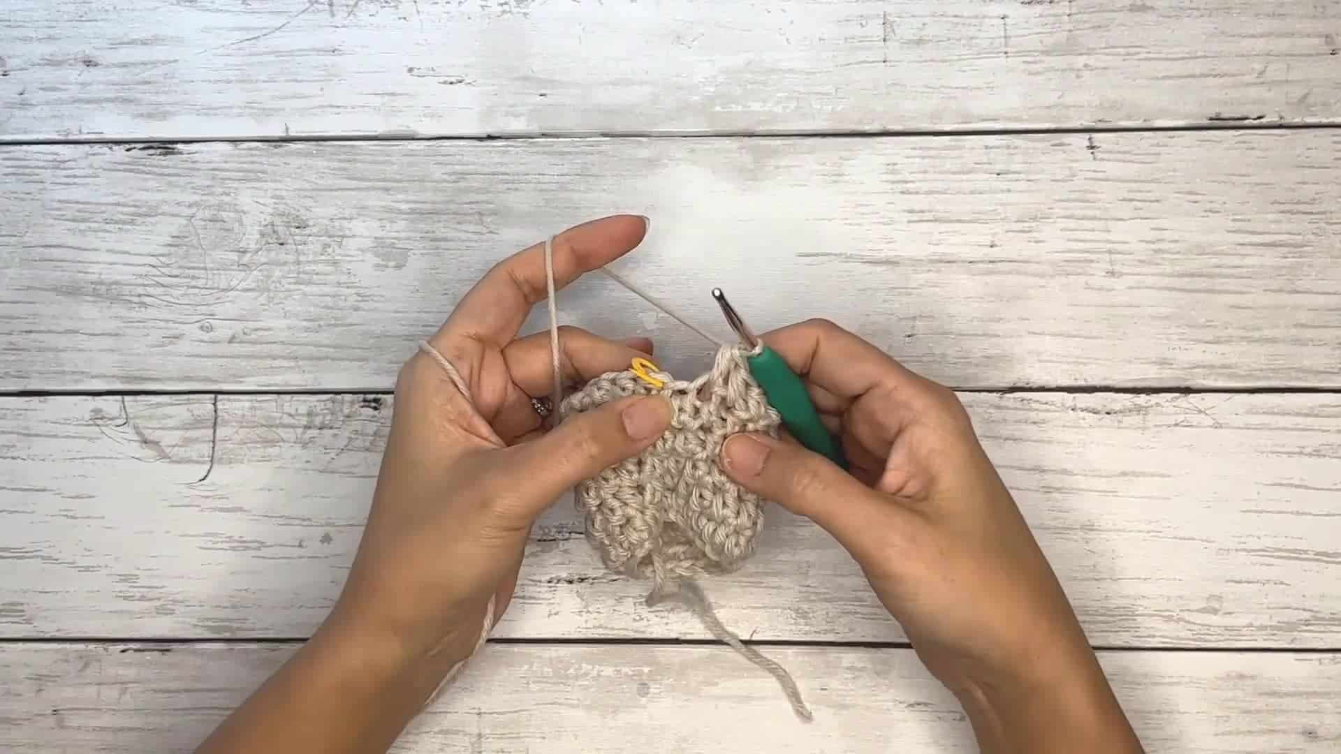 how to crochet in the round seamlessly - frame at 0m23s