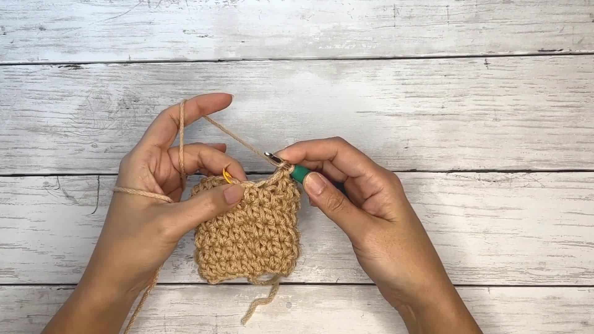 how to crochet in the round seamlessly - frame at 1m0s