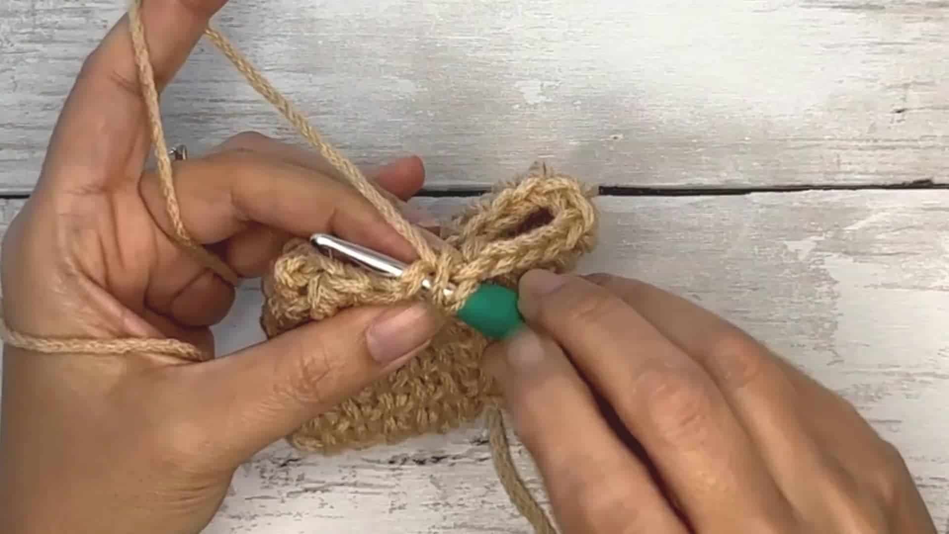 how to crochet in the round seamlessly - frame at 1m46s