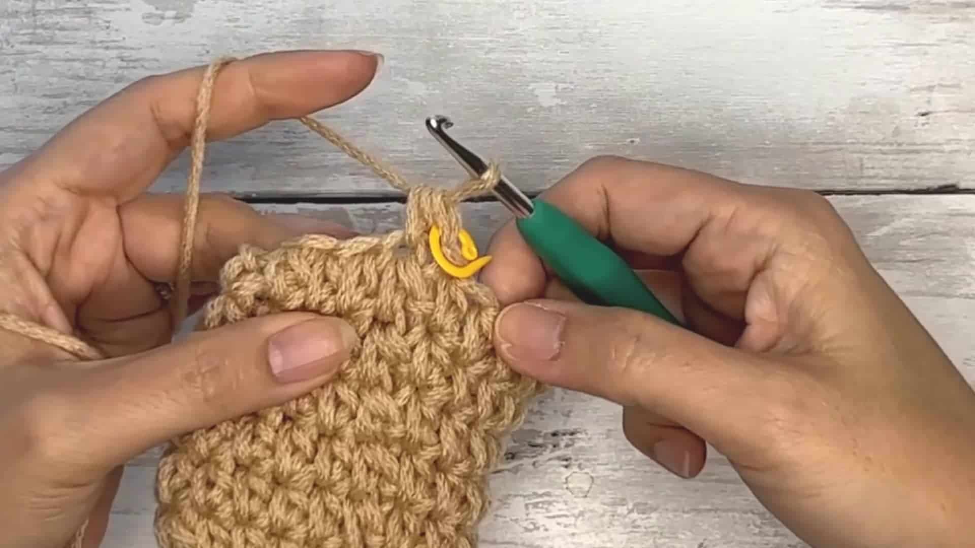 how to crochet in the round seamlessly - frame at 1m59s
