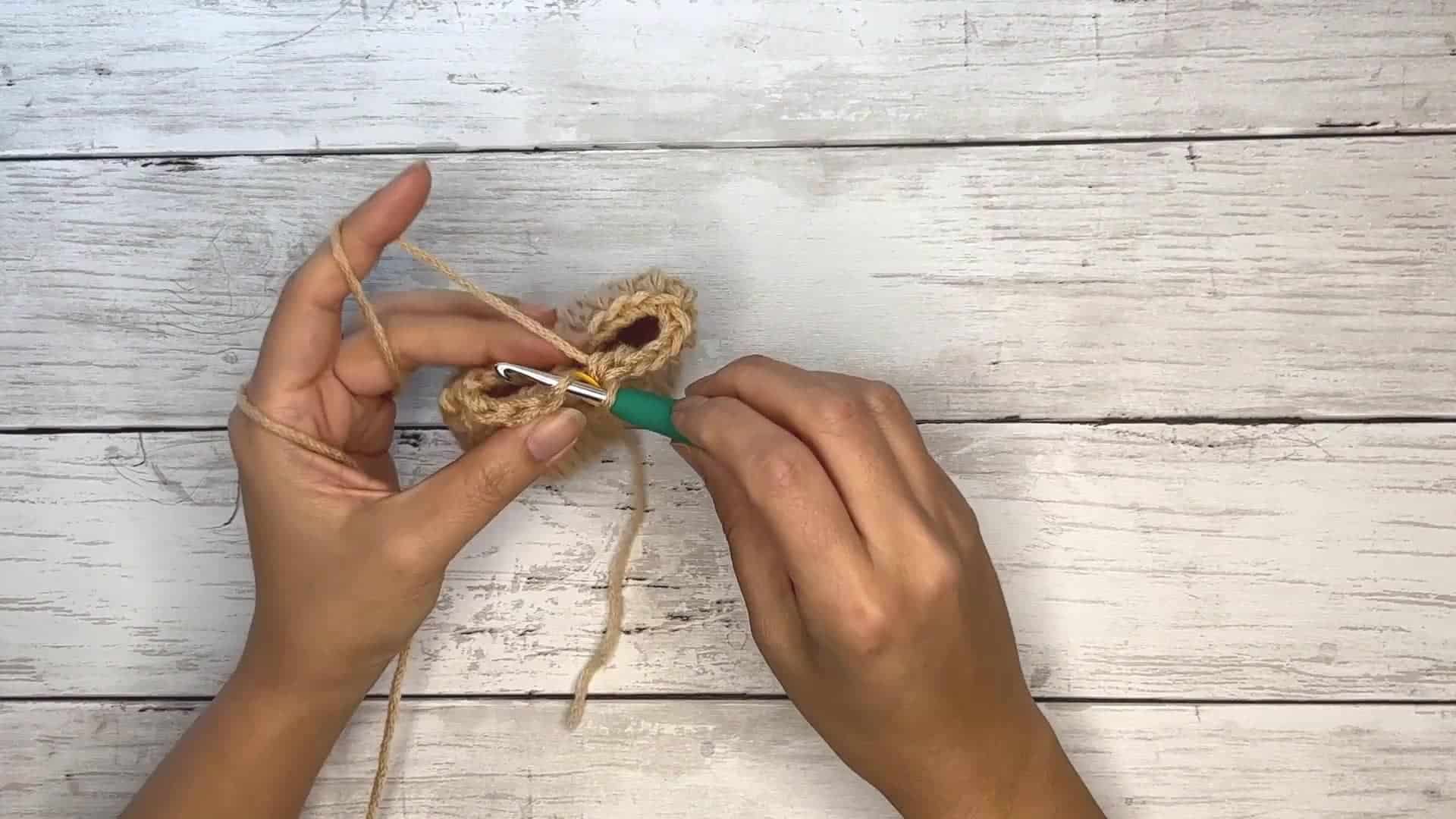 how to crochet in the round seamlessly - frame at 3m17s