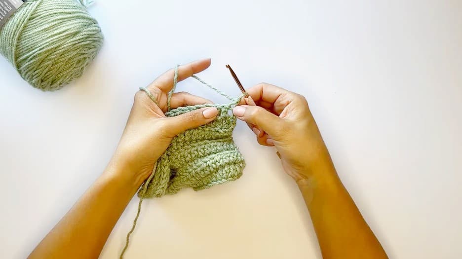 How to crochet straight edges working into 1st stitch
