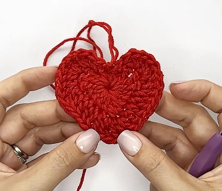 crochet heart flat pattern round 2