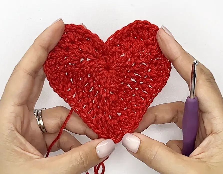 crochet heart flat pattern round 3
